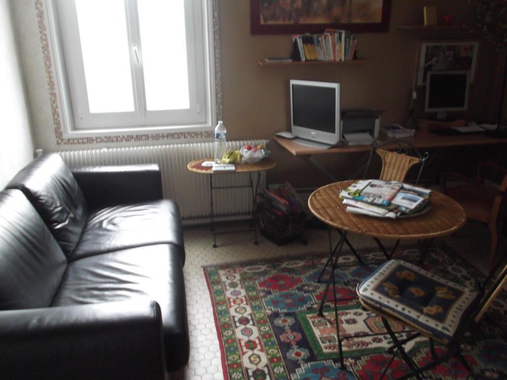 Chambre D'Hotes Rue Des Fougeres Bed & Breakfast Лувие Екстериор снимка