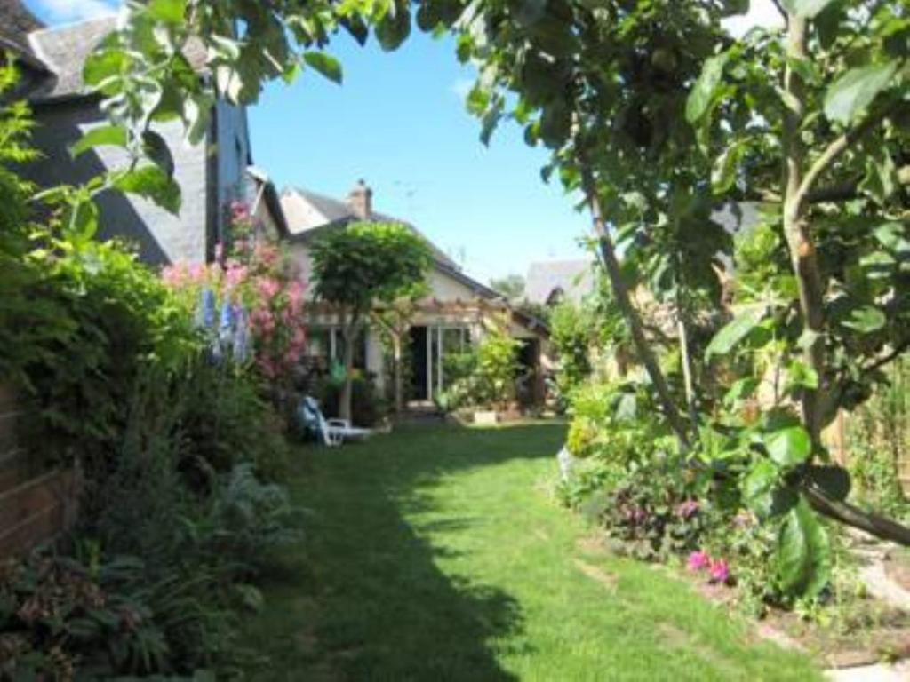 Chambre D'Hotes Rue Des Fougeres Bed & Breakfast Лувие Екстериор снимка